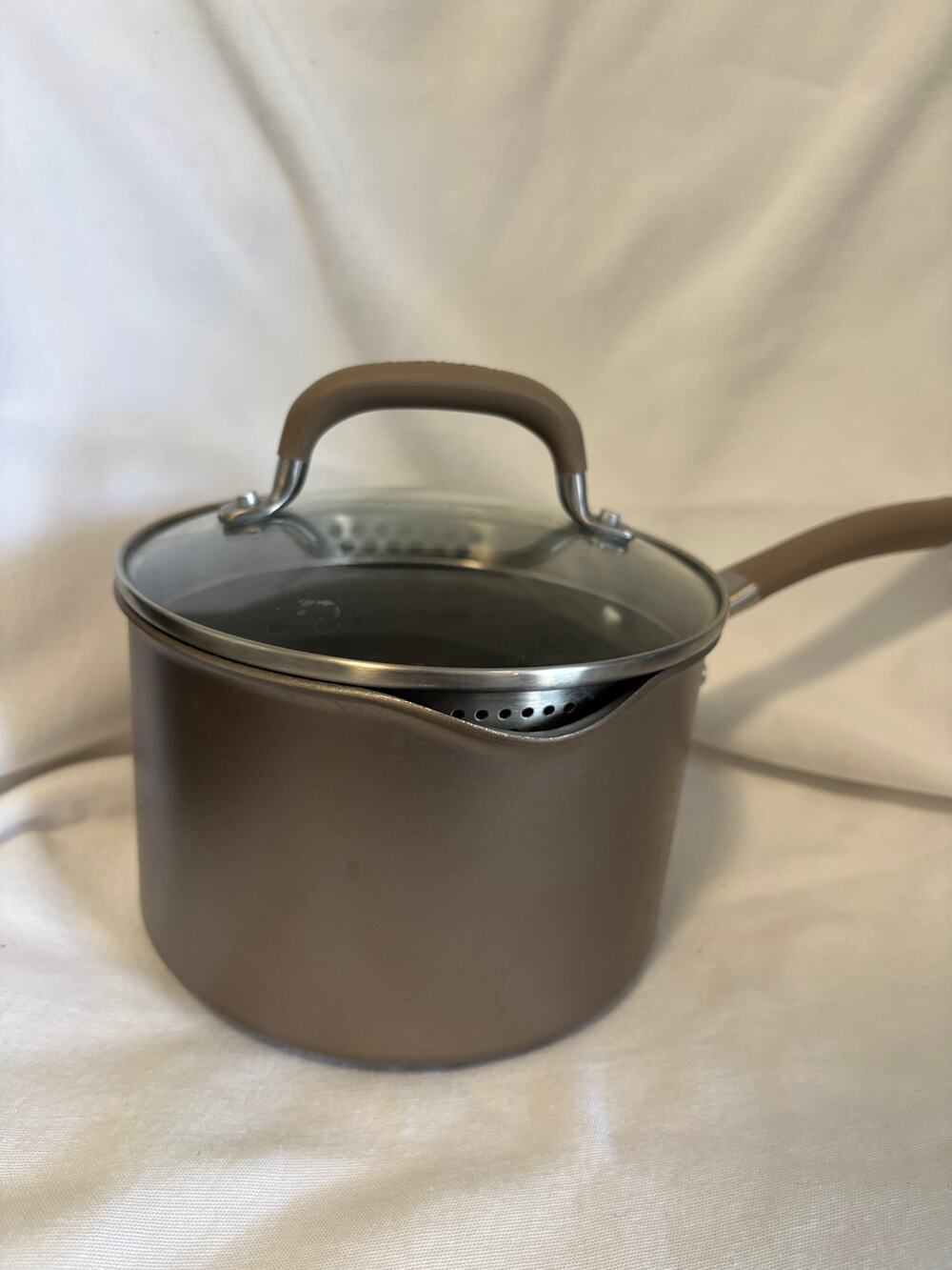 Circulon Premier Professional Non Stick 3 Qt Sauce Pan W/Strainer Lid Induction